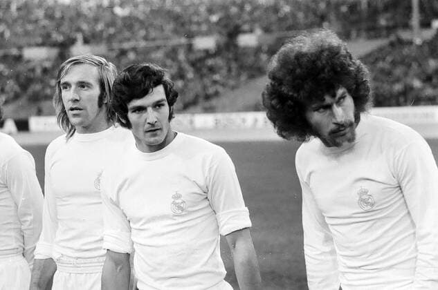 17 11 74 VfB Stuttgart Real Madrid Germany, Stuttgart, 17 11 1974, Football, Bundesliga, Test match, VfB Stuttgart Real Madrid 1 1 li Günther Netzer Real Madrid re Günther Netzer Real Madrid