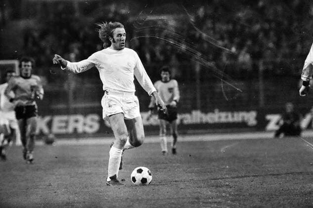 17 11 74 VfB Stuttgart Real Madrid Germany, Stuttgart, 17 11 1974, Football, Bundesliga, Test match, VfB Stuttgart Real Madrid 1 1 Günther Netzer Real Madrid