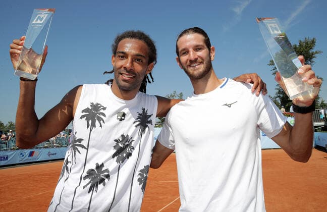 Sport Bilder des Tages TENNIS - ATP, Tennis Herren NOE Open TULLN,AUSTRIA,11.SEP.21 - TENNIS - ATP Challenger Tour, NOE Open. Image shows Dustin Brown (GER) and Andrea Vavassori (ITA). Keywords: trophy.  GEPAxpictures xWalterxLuger