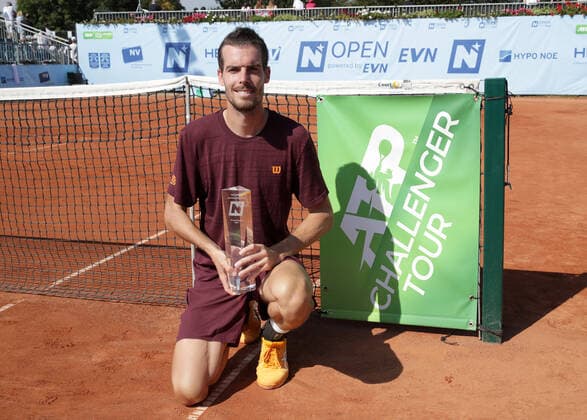 TENNIS - ATP, Tennis Herren NOE Open TULLN,AUSTRIA,11.SEP.21 - TENNIS - ATP Challenger Tour, NOE Open. Image shows Mats Moraing (GER). Keywords: trophy.  GEPAxpictures xWalterxLuger