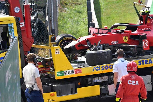 FORMULA 1 HEINEKEN GRAN PREMIO D ITALIA 2021 11 09 2021, Autodromo Nazionale di Monza, Monza, FORMULA 1 HEINEKEN GRAN PREMIO D ITALIA 2021 ,in picture The broken car of Carlos Sainz Jr ESP 55 , Scuderia Ferrari Mission Winnow comes back to the pit lane nordphotoxGmbHx xBratic nph00250