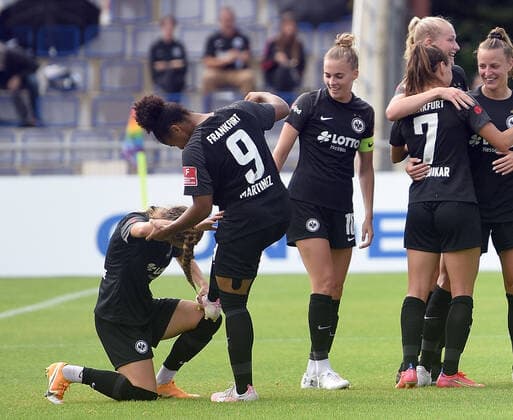 11 09 2021, xhbx, Fussball 1 Bundesliga Damen, Eintracht Frankfurt Frauen 1 FC Köln emspor, v l Torjubel, Goal celebration, celebrate the goal 3 0 by Shekiera Martinez Eintracht Frankfurt Damen DFL DFB REGULATIONS PROHIBIT ANY USE OF PHOTOGRAPHS as IMAGE SEQUENCES and or QUASI VIDEO Frankfurt am Main