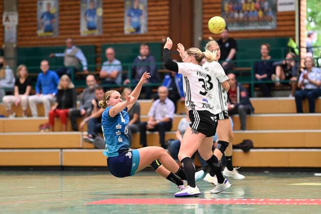 Handball I Women I Season 2021 2022 I 1 HBF I 1 Matchday I Buxtehuder SV BSV Sachsen Zwickau I 11 09 2021 Maxi Muehlner 10, Buxtehuder Sportverein Comes to Throw Copyright: xBEAUTIFULxSPORTS Schlikisx