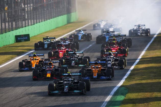 Start, 77 BOTTAS Valtteri (fin), Mercedes AMG F1 GP W12 E Performance, action sprint race during the Formula 1 Heineken Gran Premio D italia 2021, Italian Grand Prix, 14th round of the 2021 FIA Formula One World Championship, WM, Weltmeisterschaft from September 9 to 12, 2021 on the Autodromo Nazionale di Monza, in Monza, Italy FORMULE 1 : Grand prix d Italie - Monza - 11 09 2021 DPPI Panoramic 00121029_JFBE1019.JPG