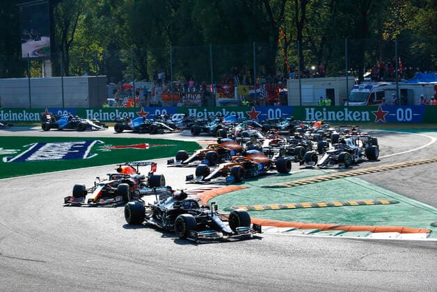 Start, Sprint Qualifying, 77 Valtteri Bottas FIN, Mercedes AMG Petronas F1 Team , 33 Max Verstappen NED, Red Bull Racing , 3 Daniel Ricciardo AUS, McLaren F1 Team , 4 Lando Norris GBR, McLaren F1 Team , F1 Grand Prix of Italy at Autodromo Nazionale Monza on September 11, 2021 in Monza, Italy Photo by HOCH ZWEI Monza Italy