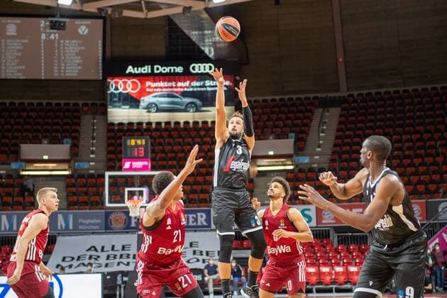 Augustine Rubit 21 FC Bayern , Mrco Belinelli 3 Virtus Bologna , FC Bayern Basketball vs Virtus Bologna, Magenta Sport Cup 2021, 11 09 2021 Muenchen Bayern Germany Copyright: xkolbert-press UlrichxGamelx