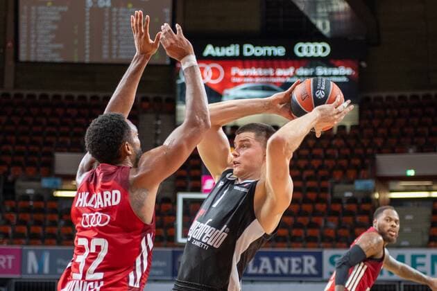 Darrun Hilliard 32 FC Bayern , Amar Alibegovic 7 Virtus Bologna , FC Bayern Basketball vs Virtus Bologna, Magenta Sport Cup 2021, 11 09 2021 Muenchen Bayern Germany Copyright: xkolbert-press UlrichxGamelx