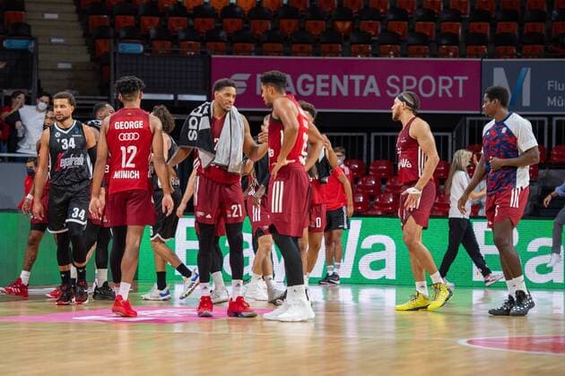 FC Bayern celebrates victory, FC Bayern Basketball vs Virtus Bologna, Magenta Sport Cup 2021, 11 09 2021 Muenchen Bayern Germany Copyright: xkolbert-press UlrichxGamelx