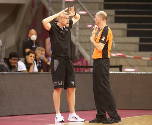 Coach Tuomas Iisalo Telekom Baskets Bonn , test match vs Hamburg Towers , discussed with referee easyCredit BBL 1 Bundesliga , 2021 2022 season.