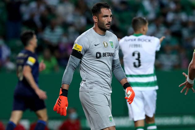 Sporting CP v FC Porto - Liga Portugal Bwin Sporting s goalkeeper Antonio Adan in action during the Portuguese League football match between Sporting CP and FC Porto at Jose Alvalade stadium in Lisbon, Portugal on September 11, 2021. Lisbon Portugal fiuza-sporting210911_npvho  Copyright: xPedroxFiuzax