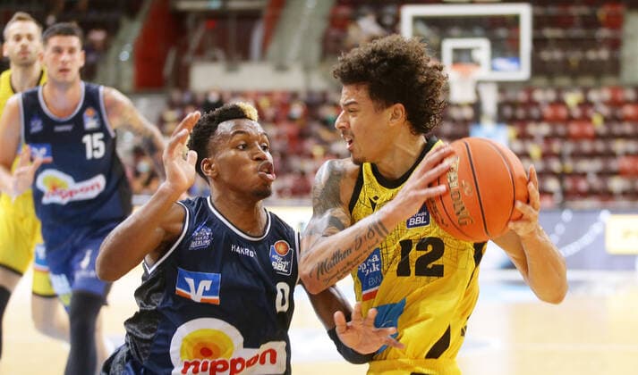 Ludwigsburg , Season Opening , Basketball MHP Riesen Ludwigsburg vs Merlins Crailsheim , from left Timothy Shorts Merlins Jonah Radebough Riesen