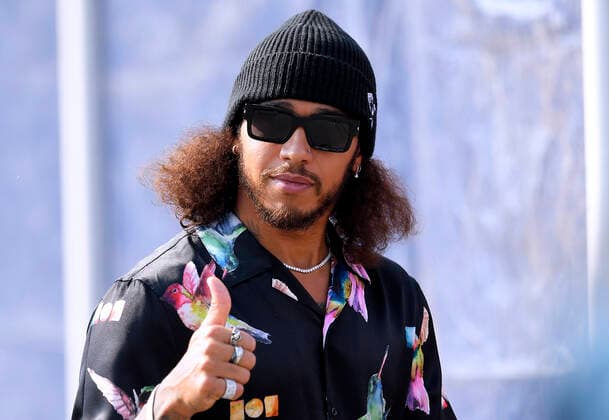 Formula 1, Italian GP at Monza, Lewis Hamilton arrives in fashionable outfit