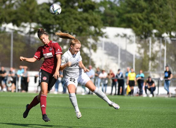 12 09 2021 Football Season 2021 2022 2 Bundesliga Women 04 Matchday 1 FC Nürnberg Nuernberg FCN Club TSV Schwaben Augsburg OGo Nele Bauereisen 23, 1 FC Nürnberg FCN Zoe Brückel 22, SG 99 Andernach