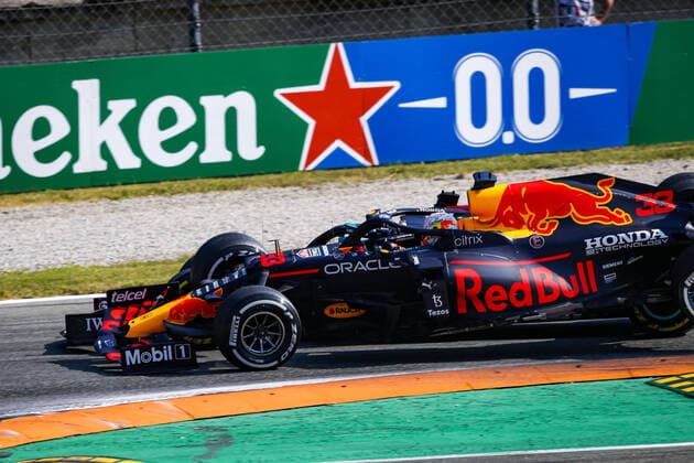 Crash between, 33 VERSTAPPEN Max (nld), Red Bull Racing Honda RB16B, 44 HAMILTON Lewis (gbr), Mercedes AMG F1 GP W12 E Performance, action during the Formula 1 Heineken Gran Premio D italia 2021, Italian Grand Prix, 14th round of the 2021 FIA Formula One World Championship, WM, Weltmeisterschaft from September 9 to 12, 2021 on the Autodromo Nazionale di Monza, in Monza, Italy FORMULE 1 : Grand prix d Italie - Monza - 12 09 2021 DPPI Panoramic _GO02011
