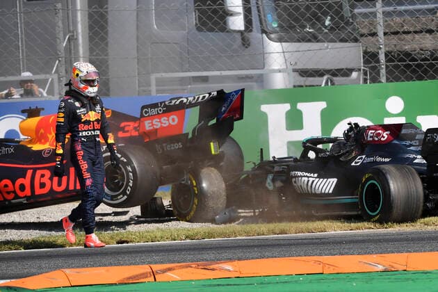 VERSTAPPEN Max F1 Team Red Bull Racing in crash with HAMILTON Lewis Team Mercedes AMG F1 Formula one GP of Italy 2021 at Monza on September 12, 2021