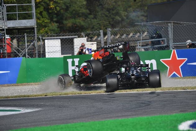 FORMULA 1 HEINEKEN GRAN PREMIO D ITALIA 2021 12 09 2021, Autodromo Nazionale di Monza, Monza, FORMULA 1 HEINEKEN GRAN PREMIO D ITALIA 2021 ,in the picture accident between Max Verstappen NEL 33 , Red Bull Racing Honda and Lewis Hamilton GBR 44 , Mercedes AMG Petronas Formula One Team nordphotoxGmbHx xBratic nph00250