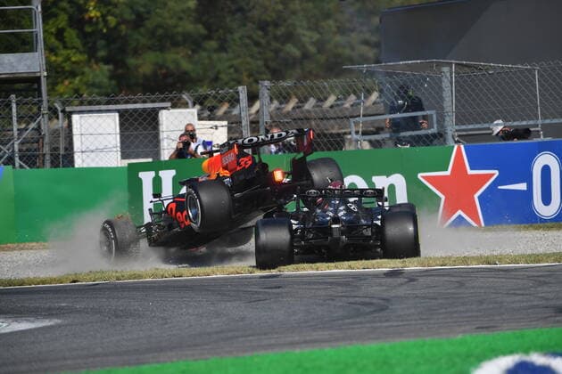 FORMULA 1 HEINEKEN GRAN PREMIO D ITALIA 2021 12 09 2021, Autodromo Nazionale di Monza, Monza, FORMULA 1 HEINEKEN GRAN PREMIO D ITALIA 2021 ,in the picture accident between Max Verstappen NEL 33 , Red Bull Racing Honda and Lewis Hamilton GBR 44 , Mercedes AMG Petronas Formula One Team nordphotoxGmbHx xBratic nph00250