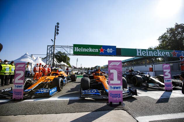03 RICCIARDO Daniel (aus), McLaren MCL35M, winner, 03 RICCIARDO Daniel (aus), McLaren MCL35M, 77 BOTTAS Valtteri (fin), Mercedes AMG F1 GP W12 E Performance, action during the Formula 1 Heineken Gran Premio D italia 2021, Italian Grand Prix, 14th round of the 2021 FIA Formula One World Championship, WM, Weltmeisterschaft from September 9 to 12, 2021 on the Autodromo Nazionale di Monza, in Monza, Italy FORMULE 1 : Grand prix d Italie - Monza - 12 09 2021 DPPI Panoramic _GO02207