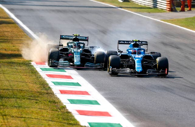5 Sebastian Vettel (GER, Aston Martin Cognizant F1 Team), 31 Esteban Ocon (FRA, Alpine F1 Team), F1 Grand Prix of Italy at Autodromo Nazionale Monza on September 12, 2021 in Monza, Italy. (Photo by HOCH ZWEI) Monza Italy