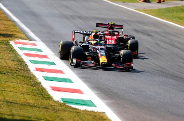 11 Sergio Perez (MEX, Red Bull Racing), 55 Carlos Sainz (ESP, Scuderia Ferrari Mission Winnow), F1 Grand Prix of Italy at Autodromo Nazionale Monza on September 12, 2021 in Monza, Italy. (Photo by HOCH ZWEI) Monza Italy