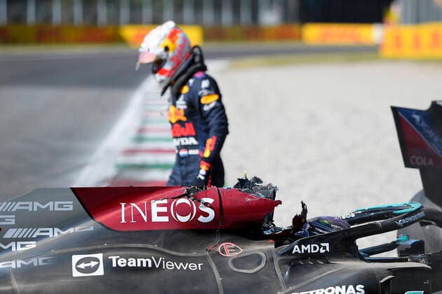 VERSTAPPEN Max F1 Team Red Bull Racing in crash with HAMILTON Lewis Team Mercedes AMG F1 Formula one GP of Italy 2021 at Monza on September 12, 2021