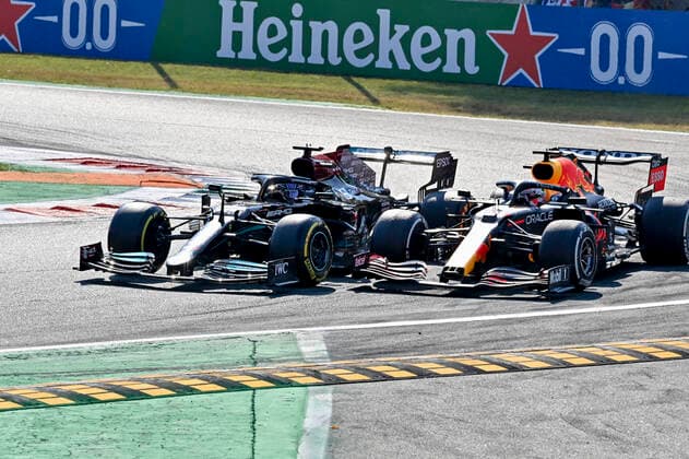 Crash between 44 Lewis Hamilton GBR, Mercedes AMG Petronas F1 Team and 33 Max Verstappen NED, Red Bull Racing , F1 Grand Prix of Italy at Autodromo Nazionale Monza on September 12, 2021 in Monza, Italy Photo by HOCH ZWEI Monza Italy