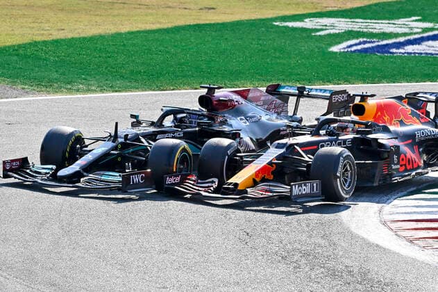Crash between 44 Lewis Hamilton GBR, Mercedes AMG Petronas F1 Team and 33 Max Verstappen NED, Red Bull Racing , F1 Grand Prix of Italy at Autodromo Nazionale Monza on September 12, 2021 in Monza, Italy Photo by HOCH ZWEI Monza Italy