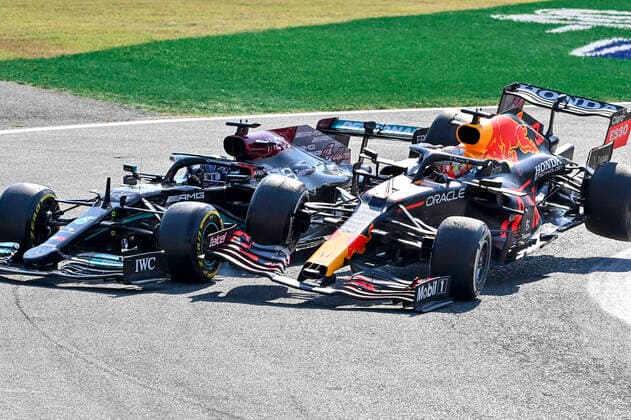 Crash between 44 Lewis Hamilton GBR, Mercedes AMG Petronas F1 Team and 33 Max Verstappen NED, Red Bull Racing , F1 Grand Prix of Italy at Autodromo Nazionale Monza on September 12, 2021 in Monza, Italy Photo by HOCH ZWEI Monza Italy