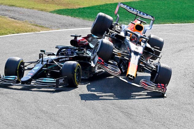 Crash between 44 Lewis Hamilton GBR, Mercedes AMG Petronas F1 Team and 33 Max Verstappen NED, Red Bull Racing , F1 Grand Prix of Italy at Autodromo Nazionale Monza on September 12, 2021 in Monza, Italy Photo by HOCH ZWEI Monza Italy