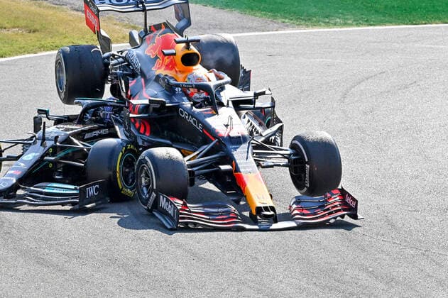 Crash between 44 Lewis Hamilton GBR, Mercedes AMG Petronas F1 Team and 33 Max Verstappen NED, Red Bull Racing , F1 Grand Prix of Italy at Autodromo Nazionale Monza on September 12, 2021 in Monza, Italy Photo by HOCH ZWEI Monza Italy