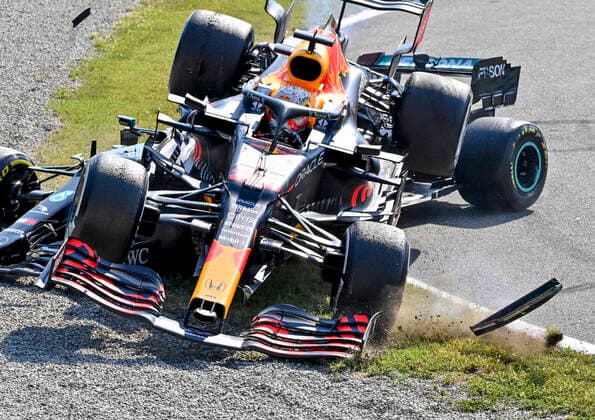Crash between 44 Lewis Hamilton GBR, Mercedes AMG Petronas F1 Team and 33 Max Verstappen NED, Red Bull Racing , F1 Grand Prix of Italy at Autodromo Nazionale Monza on September 12, 2021 in Monza, Italy Photo by HOCH ZWEI Monza Italy