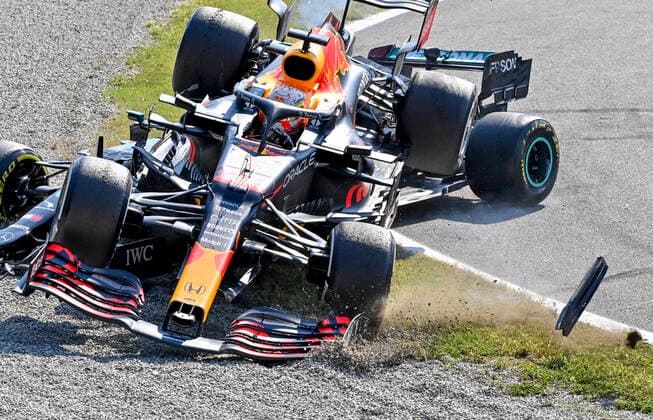 Crash between 44 Lewis Hamilton GBR, Mercedes AMG Petronas F1 Team and 33 Max Verstappen NED, Red Bull Racing , F1 Grand Prix of Italy at Autodromo Nazionale Monza on September 12, 2021 in Monza, Italy Photo by HOCH ZWEI Monza Italy