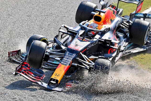 Crash between 44 Lewis Hamilton GBR, Mercedes AMG Petronas F1 Team and 33 Max Verstappen NED, Red Bull Racing , F1 Grand Prix of Italy at Autodromo Nazionale Monza on September 12, 2021 in Monza, Italy Photo by HOCH ZWEI Monza Italy