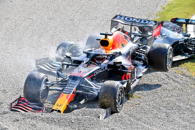 Crash between 44 Lewis Hamilton GBR, Mercedes AMG Petronas F1 Team and 33 Max Verstappen NED, Red Bull Racing , F1 Grand Prix of Italy at Autodromo Nazionale Monza on September 12, 2021 in Monza, Italy Photo by HOCH ZWEI Monza Italy