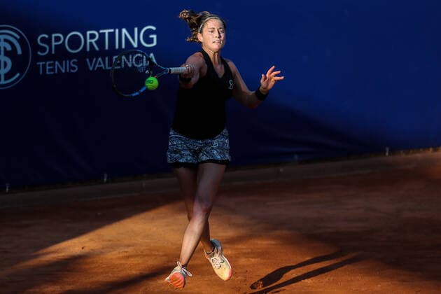 September 12, 2021, VALENCIA, VALENCIA, SPAIN: Yvonne Cavalle of Spain in action against Alba Carrillo of Spain during the first round of the Open Internacional de Valencia, ITF World Tennis, celebrated at Sporting Tennis Valencia on september 12, 2021, in Valencia, Spain. VALENCIA SPAIN - ZUMAa181 20210912_zaa_a181_187 Copyright: xIvanxTerronx