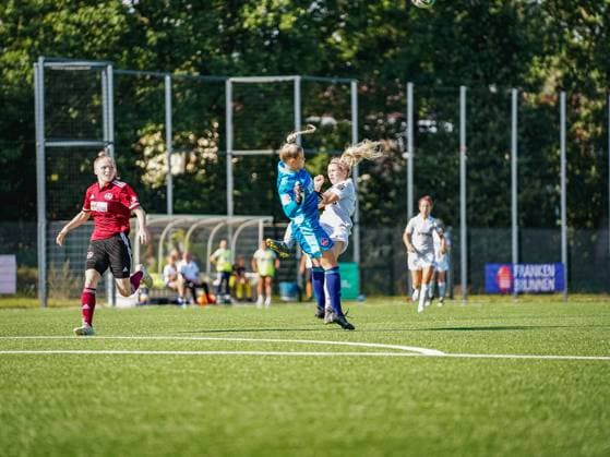 Nuernberg, Germany, September 12 Lea Paulick (1 Nuernberg) and Antonia Hornberg (31 Andernach) during the 2. Womens Bundesliga match between 1. FC Nuernberg and SG 99 Andernach at Sports Park Valznerweiher in Nuernberg, Germany. 2. Womens Bundesliga - 1. FC N?rnberg v SG 99 Andernach 