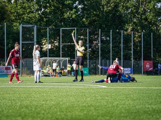 Nuernberg, Germany, September 12 Referee Wiebke Frede shows Antonia Hornberg (31 Andernach) a yellow card during the 2. Womens Bundesliga match between 1. FC Nuernberg and SG 99 Andernach at Sports Park Valznerweiher in Nuernberg, Germany. 2. Womens Bundesliga - 1. FC N?rnberg v SG 99 Andernach 