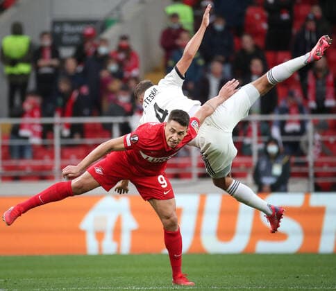 MOSCOW, RUSSIA â€“ SEPTEMBER 15, 2021: FC Spartak Moscow s Ezequiel Ponce (L) and FC Legia Warsaw s Mateusz Wieteska in action in their 2021 22 UEFA Europa League Group C football match, at Otkrytie Arena Stadium. Sergei Fadeichev TASS  TS110857