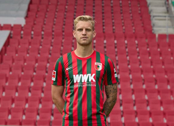 Arne Maier FC Augsburg 1907 1 BL, portrait date 2021 2022,