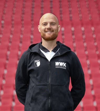 Jonas Scheuermann Co Trainer FC Augsburg 1907 1 BL, Porträttermin 2021 2022,