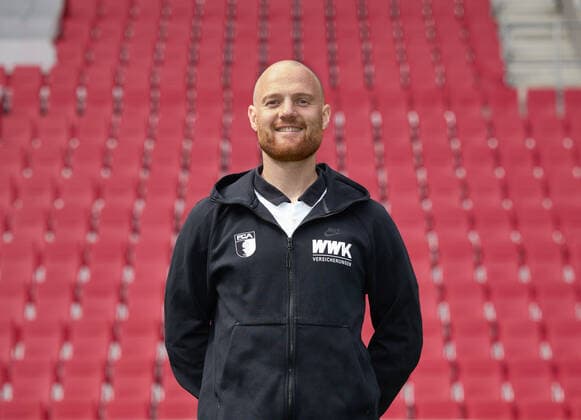 Jonas Scheuermann Co Trainer FC Augsburg 1907 1 BL, Porträttermin 2021 2022,