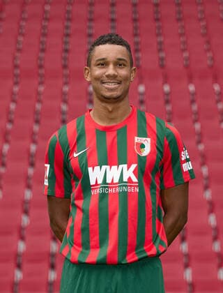 Felix Uduokhai FC Augsburg 1907 1 BL, portrait date 2021 2022,