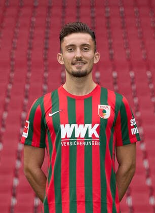 Andi Zeqiri FC Augsburg 1907 1 BL, portrait date 2021 2022,
