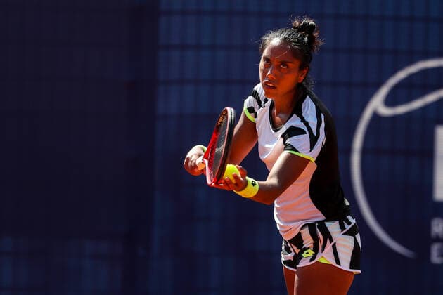 September 15, 2021, VALENCIA, VALENCIA, SPAIN: Daniela Seguel of Chile in action against Arantxa Rus of holland during the first round of the Open Internacional de Valencia, ITF World Tennis, celebrated at Sporting Tennis Valencia on september 14, 2021, in Valencia, Spain. VALENCIA SPAIN - ZUMAa181 20210915_zaa_a181_178 Copyright: xIvanxTerronx