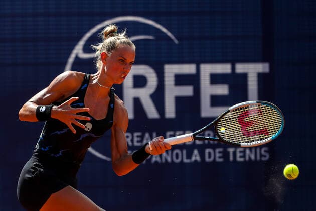 September 15, 2021, VALENCIA, VALENCIA, SPAIN: Arantxa Rus of holland in action against Daniela Seguel of Chile during the first round of the Open Internacional de Valencia, ITF World Tennis, celebrated at Sporting Tennis Valencia on september 14, 2021, in Valencia, Spain. VALENCIA SPAIN - ZUMAa181 20210915_zaa_a181_175 Copyright: xIvanxTerronx