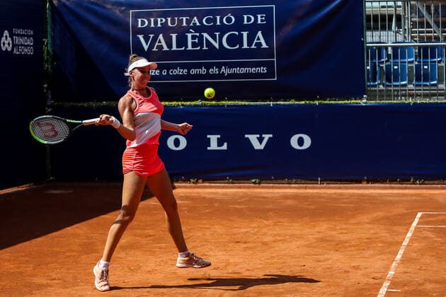 September 15, 2021, VALENCIA, VALENCIA, SPAIN: Guiomar Maristany of Spain in action against Viktoriya Tomova of Bulgaria during the first round of the Open Internacional de Valencia, ITF World Tennis, celebrated at Sporting Tennis Valencia on september 14, 2021, in Valencia, Spain. VALENCIA SPAIN - ZUMAa181 20210915_zaa_a181_167 Copyright: xIvanxTerronx