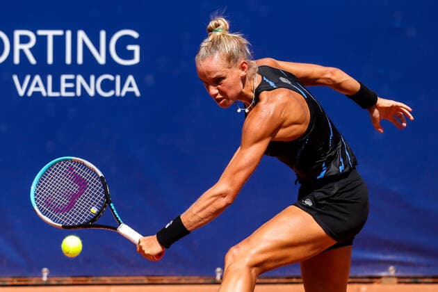 September 15, 2021, VALENCIA, VALENCIA, SPAIN: Arantxa Rus of holland in action against Daniela Seguel of Chile during the first round of the Open Internacional de Valencia, ITF World Tennis, celebrated at Sporting Tennis Valencia on september 14, 2021, in Valencia, Spain. VALENCIA SPAIN - ZUMAa181 20210915_zaa_a181_194 Copyright: xIvanxTerronx