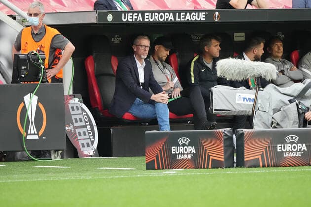 GER, UEFA EL Bayer 04 Leverkusen GER vs Ferencevaros Budapest HUN 16 09 2021, BayArena, Leverkusen, Europalegue, Grouphase, 1 Matchday, GER, UEFA EL Bayer 04 Leverkusen GER vs Ferencevaros Budapest HUN , in the picture Peter Stoeger coach headcoach Budapest back on the rhine nordphotoxGmBHx xMeuter nph00351