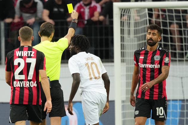 GER, UEFA EL Bayer 04 Leverkusen GER vs Ferencevaros Budapest HUN 16 09 2021, BayArena, Leverkusen, Europalegue, group stage, matchday 1, GER, UEFA EL Bayer 04 Leverkusen GER vs Ferencevaros Budapest HUN , pictured yellow card for Kerem Demirbay Leverkusen 10 , nordphotoxGmBHx xMeuter nph00351