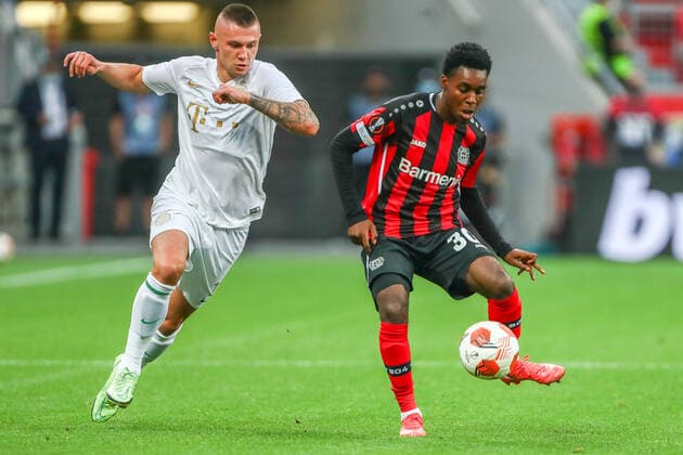 Jeremie Frimpong Bayer 04 Leverkusen, 30 on the ball, in action,, GER, Bayer 04 Leverkusen vs Ferencvaros Budapest Ferencvarosi Torna Club, UEFA Europa League Group G, Group Stage, Season 2021 2022, 16 09 2021, , DFB DFL regulations prohibit any use of photographs as image sequences and or quasi video , GER, Bayer 04 Leverkusen vs Ferencvaros Budapest Ferencvarosi Torna Club, UEFA Europa League Group G, Group Stage, Season 2021 2022, 16 09 2021 Leverkusen Copyright: xEibner-Pressefoto GabrielxBoiax EP_GBA